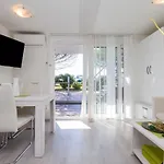 דירה Bamboo Floating House