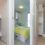 Bamboo Floating House בפורטורוז