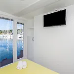 Bamboo Floating House * בפורטורוז