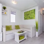 Bamboo Floating House בפורטורוז