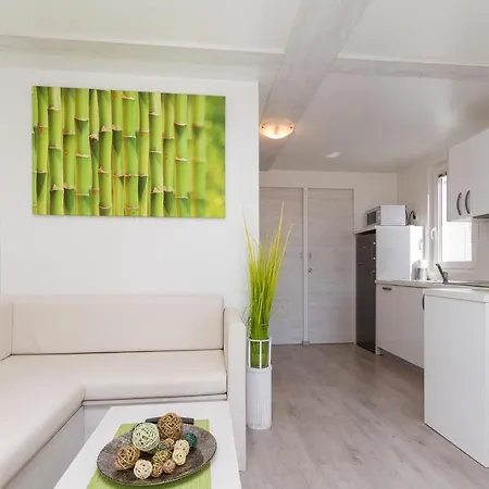 Bamboo Floating House Daire Portorož