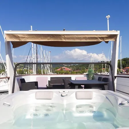 Bamboo Floating House Appartement *