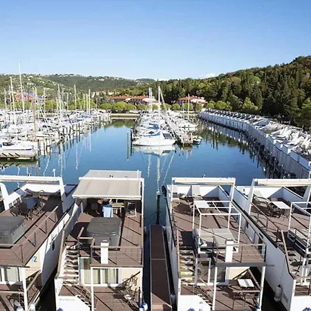 Bamboo Floating House Daire Portorož