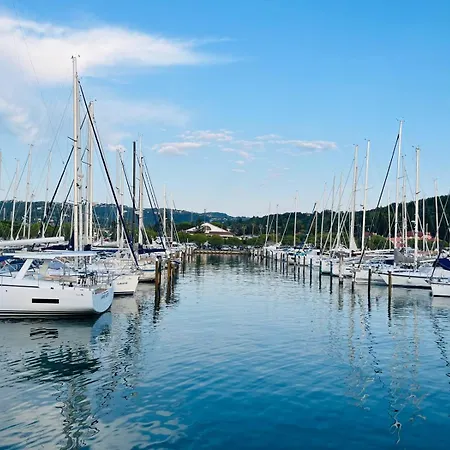 Bamboo Floating House Апартаменты *