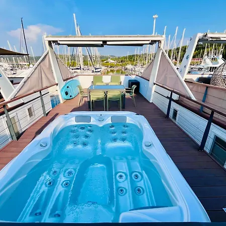 Bamboo Floating House Portorož
