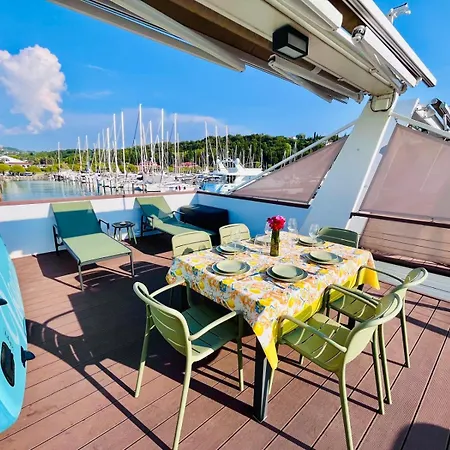 Bamboo Floating House Portorož