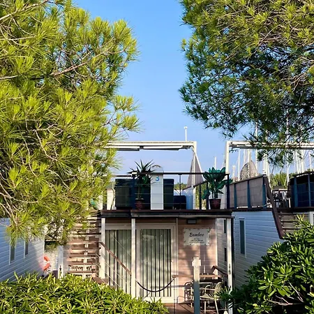 Daire Bamboo Floating House *