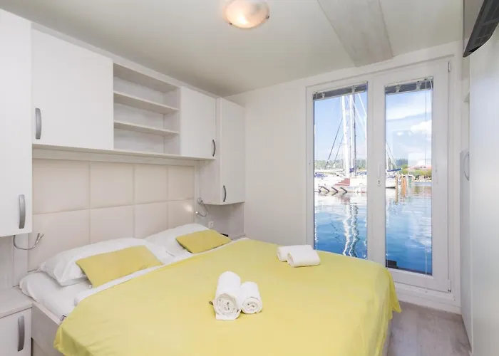 Bamboo Floating House Portorož