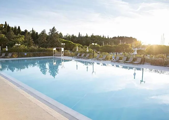 Bamboo Floating House Daire