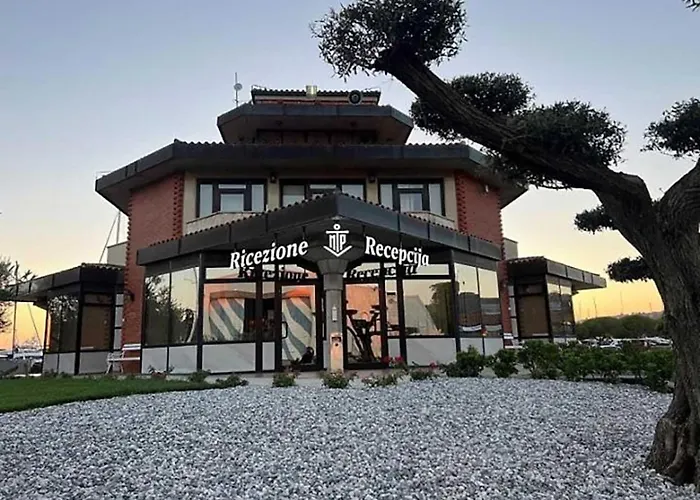 Bamboo Floating House Portorož