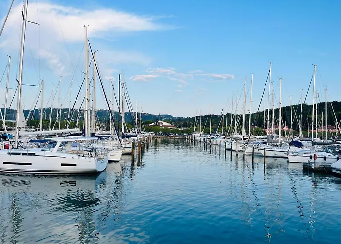 Bamboo Floating House Daire *