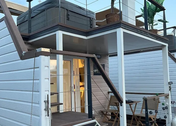 Bamboo Floating House Daire *